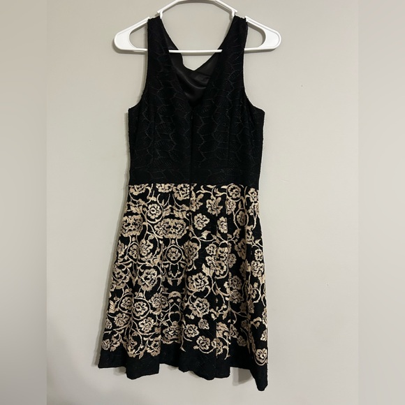 Gianni Bini Black and Gold Lace Dress Size 4 - Picture 2 of 5